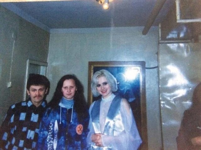 Певица Натали с поклонниками. Россия, 1990-е годы