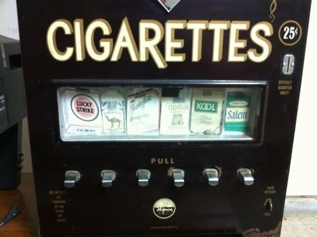 В США в 1955 году сигареты продавались в автоматах, которые принимали только монеты в 25 центов, а пачка сигарет стоила 23 цента. И производители, вместо того, чтобы поднять цены на сигареты, вкладывали в пачку 2 цента.