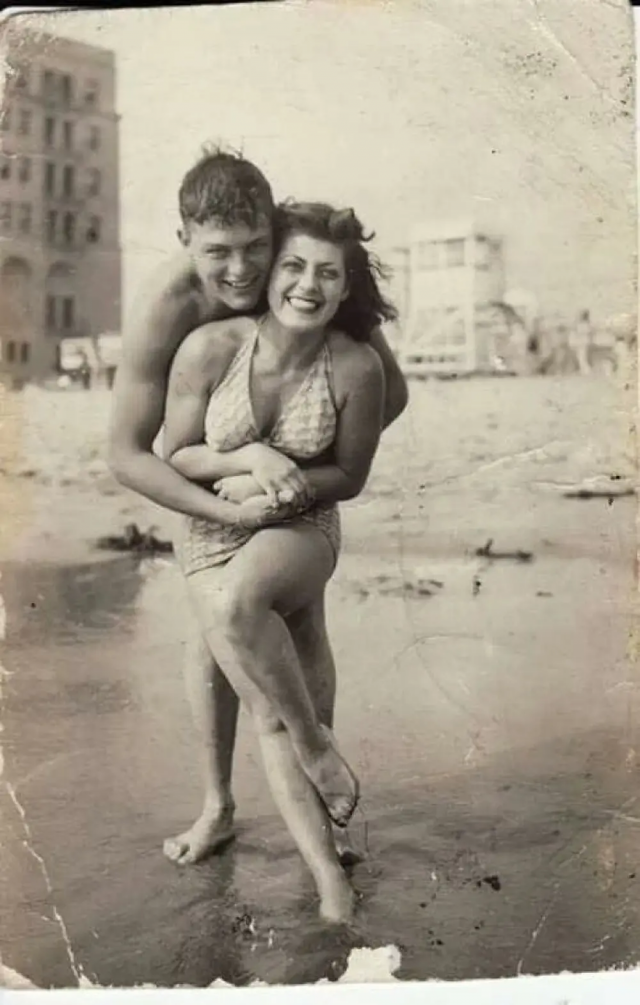 Красивая пара из 1940-х годов