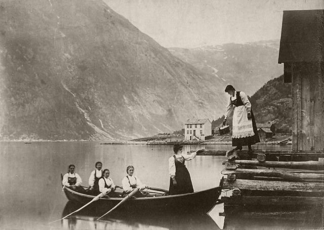 Юные девушки в Норвегии, 1890-е годы