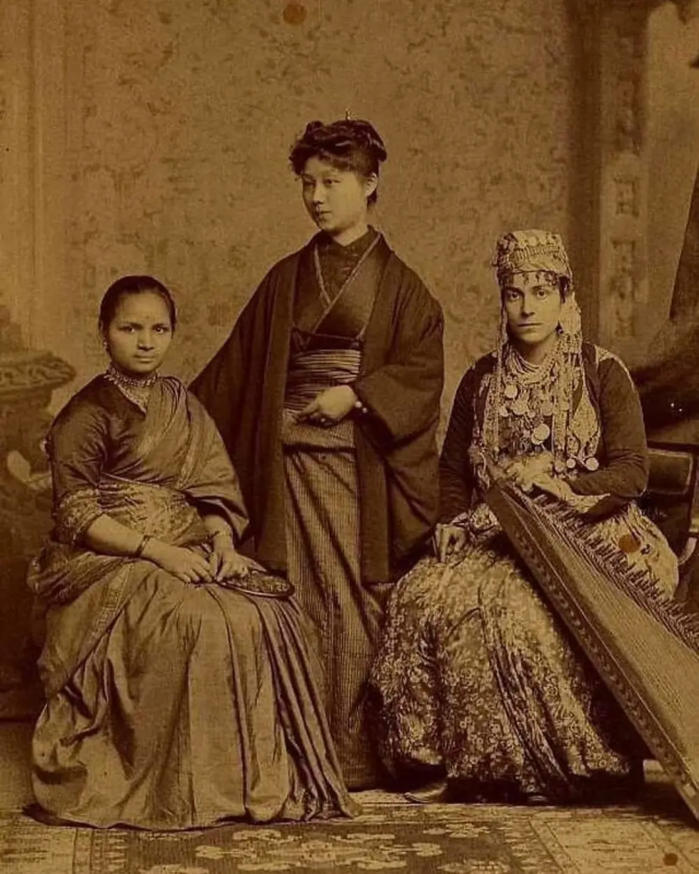 Выпускницы Женского медицинского колледжа Пенсильвании, ставшие одними из первых лицензированных женщин-врачей в своих странах: Индии, Японии и Сирии