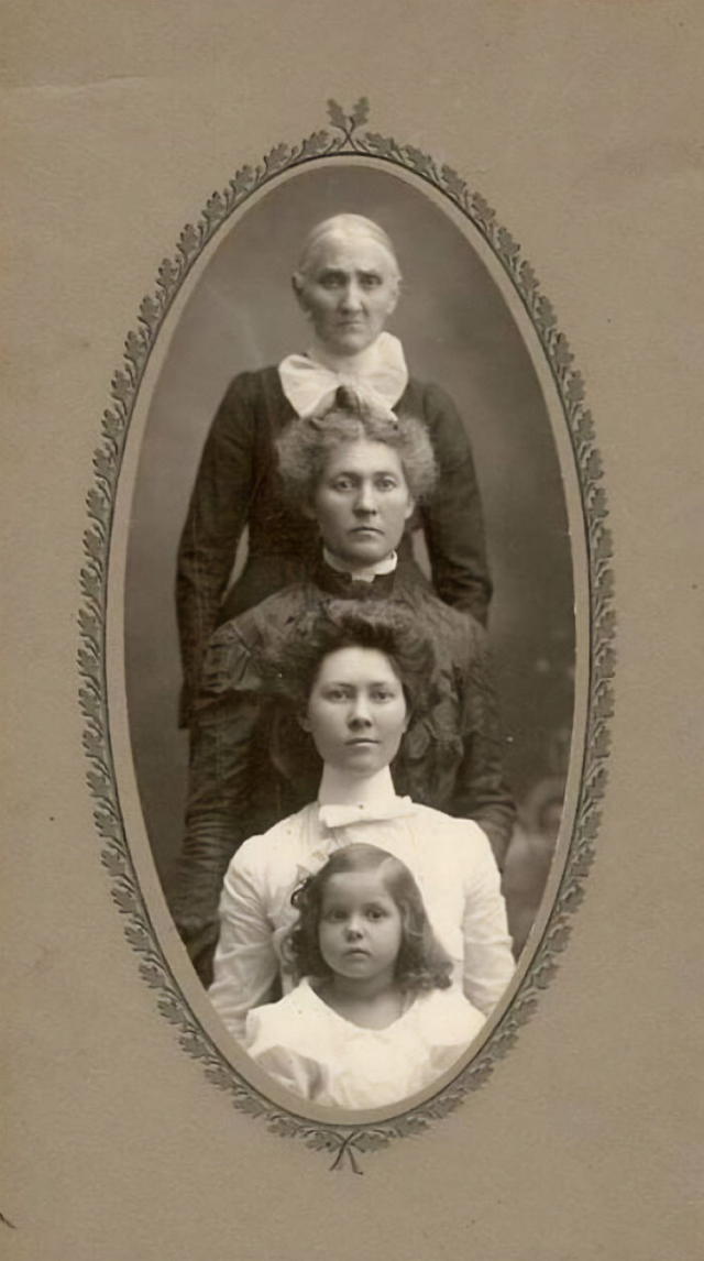 Четыре поколения на одном снимке, 1905 год