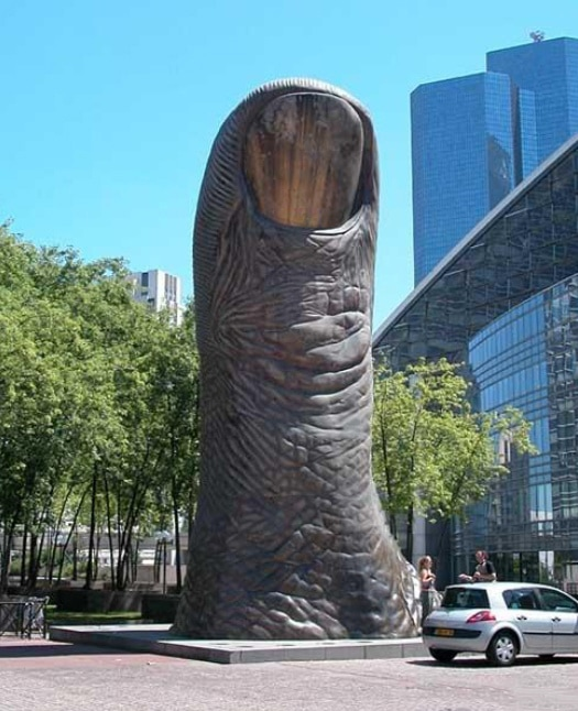 Памятник больному пальцу, Франция