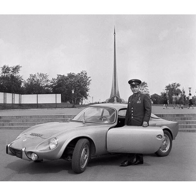 Подарок французской компании Гагарину Matra- спортивный автомобиль Matra Djet. 1965 год.