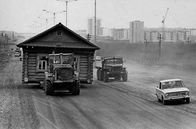 Перевозка дома в Набережных Челнах, 1972 год.