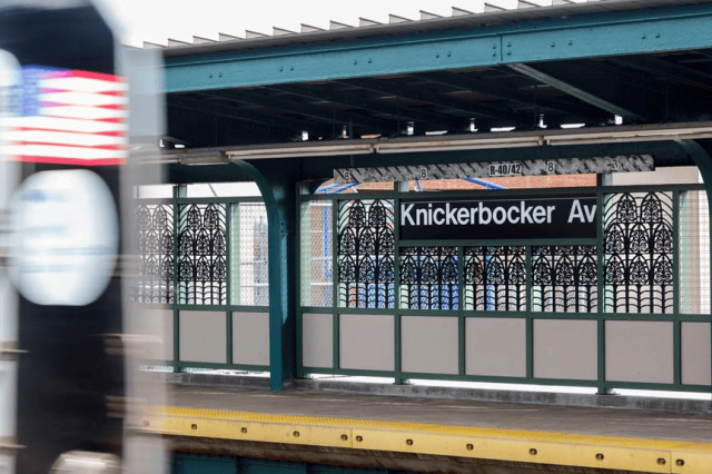 Работы Кэл Лейн украшают станцию метро в Бруклине