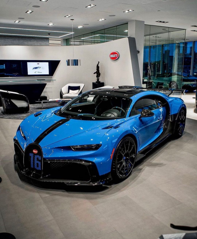 Bugatti Chiron Super Sport 300+ — 1 место