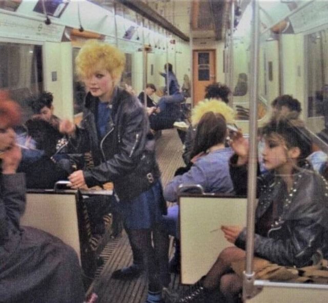 Девушки в лондонском метро, 1983 год.