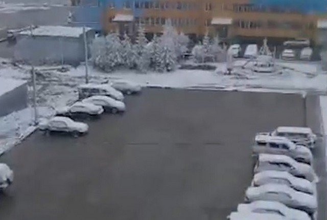 В Якутию пришло лето и 12 июня на улицы выпал снег
