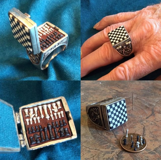 Миниатюрная шахматная доска на кольце