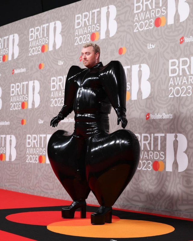 Певец Сэм Смит на церемонии награждения Brit Awards 2023
