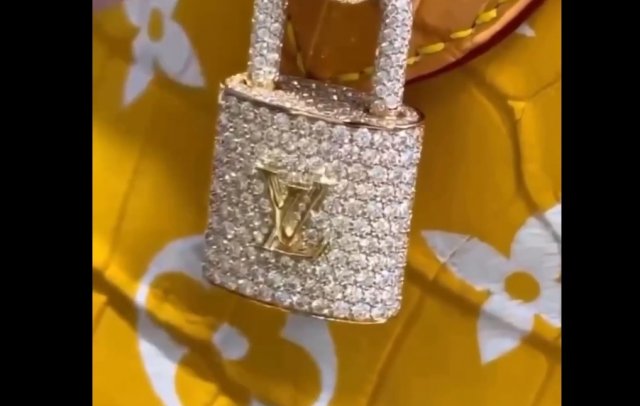 Фарелл Уильямс показал самую дорогую сумку из коллекции Louis Vuitton