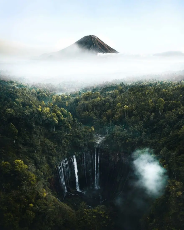 Водопад Тумпак Севу в Индонезии