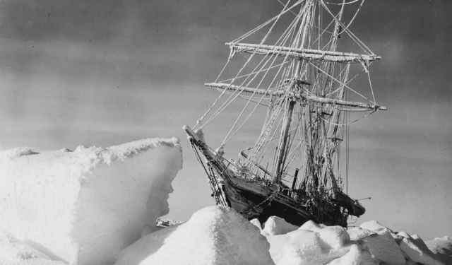 Навсегда застрявший в антарктических льдах корабль &quot;Эндьюранс&quot;, 1915 год