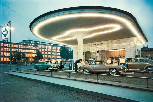 Автозаправочная станция в Германии, 1958 год