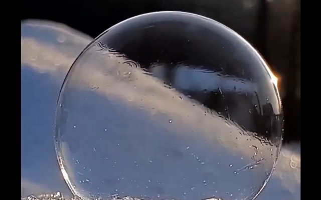 Для тех, кто соскучился по морозу: мыльный пузырь при -20