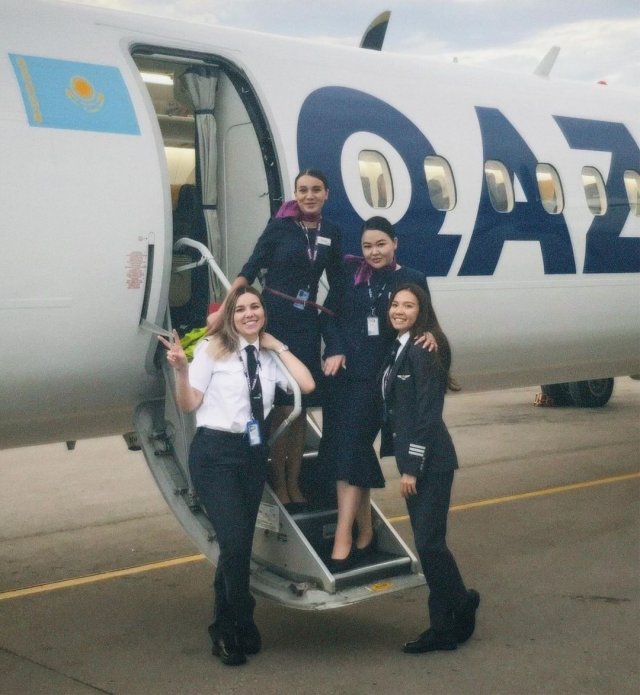 В Казахстане впервые полет совершил полностью женский экипаж на борту