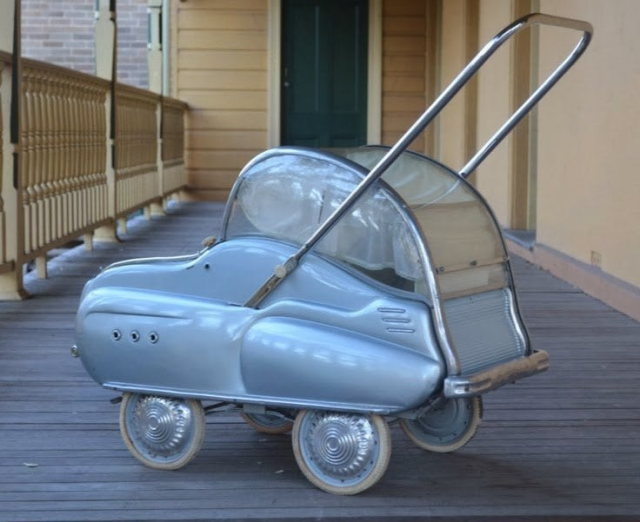 Итальянская коляска, сделанная в 1950-х годах