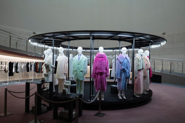 На Неделе моды в Париже японский бренд Anrealage представил уникальную коллекцию