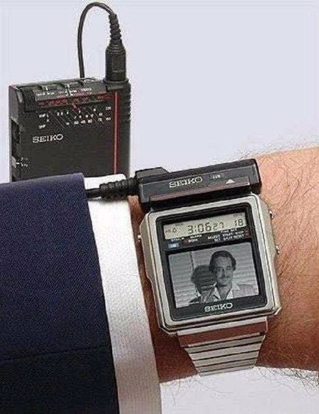 Часы фирмы Seiko с телевизором. Япония, 1982 год.