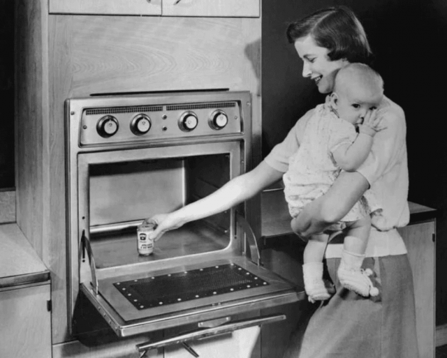 Первая бытовая микроволновая печь, 1955 год