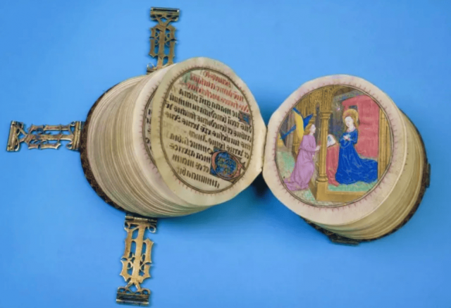 Круглая миниатюрная книга — кодекс Ротундус