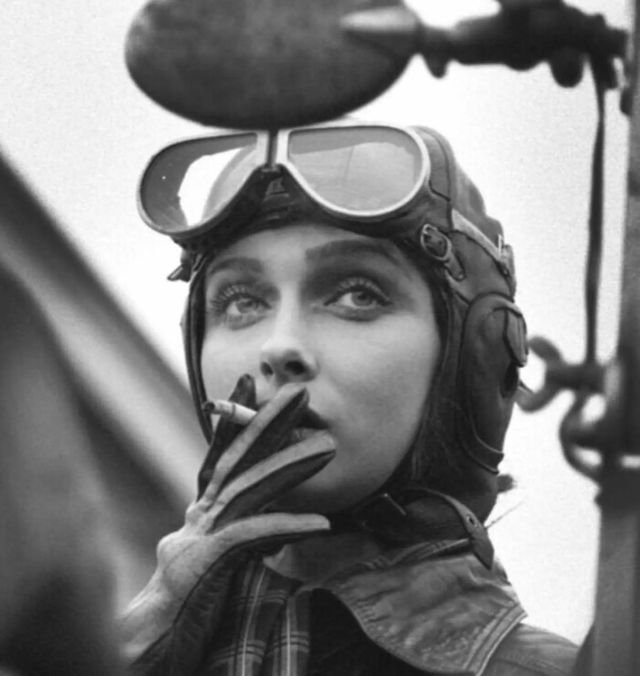 22-летняя девушка-пилот Ширли Слейд, США 1943 г.