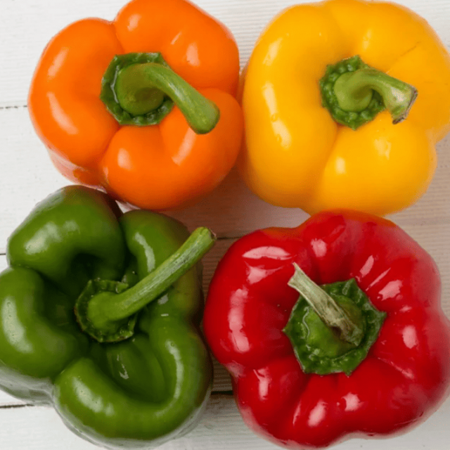 Зелёный, жёлтый, оранжевый и красный болгарские перцы — на самом деле один и тот же овощ , только на разных стадиях развития