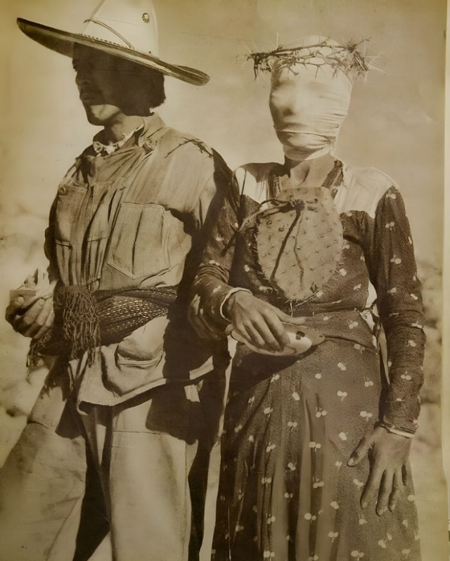 Пара во время паломничества в Мексике, 1940 год