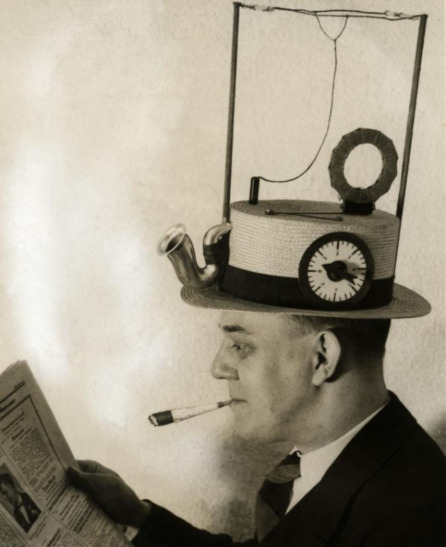 Портативная рация в соломенной шляпе, сделанная американским изобретателем, 1931 год