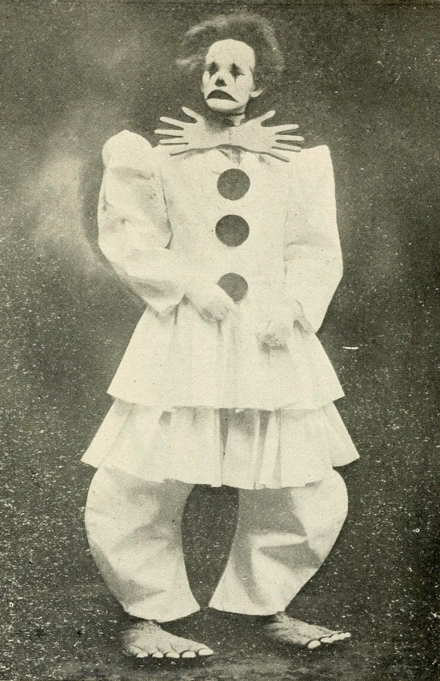 Клоун из 1914 года в необычном костюме