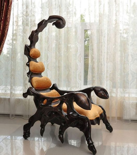 Кресло в виде скорпиона