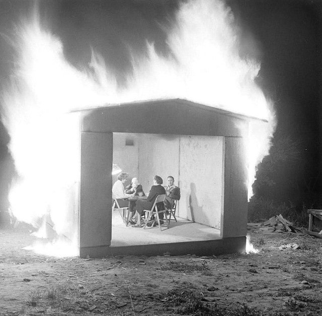 Тестирование нового огнеупорного строительного материала. Нью-Хейвен, 1949 год.