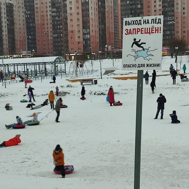 Петербург засыпало снегом