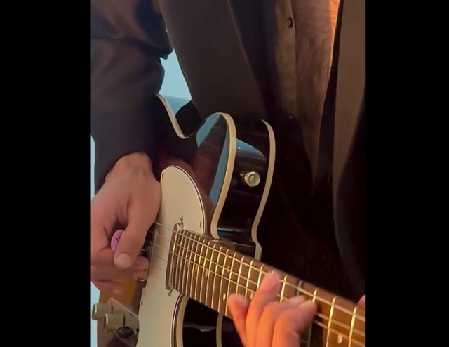 Порно видео девушки гитара