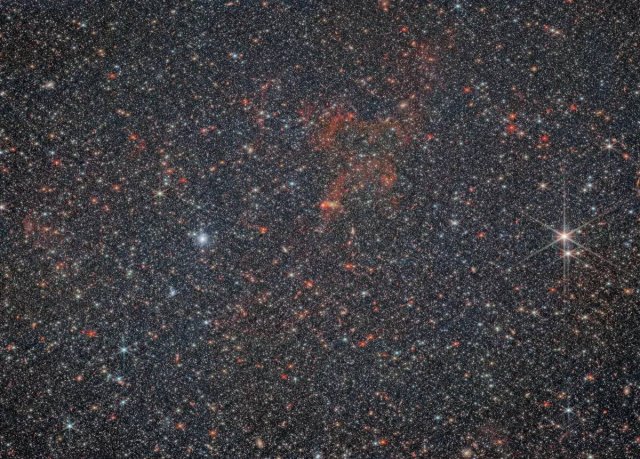 Самые зрелищные снимки крупнейшего космического телескопа Джеймс Уэбб за 2023 год