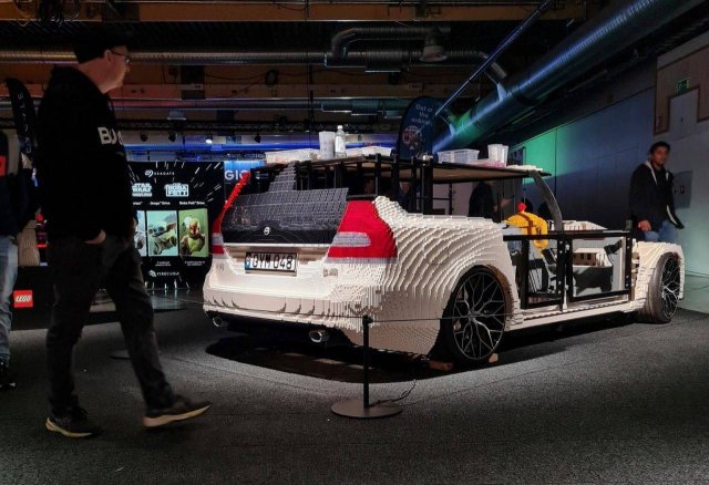 Поклонник LEGO из Швеции собрал Volvo V70 - на это у него ушло три года