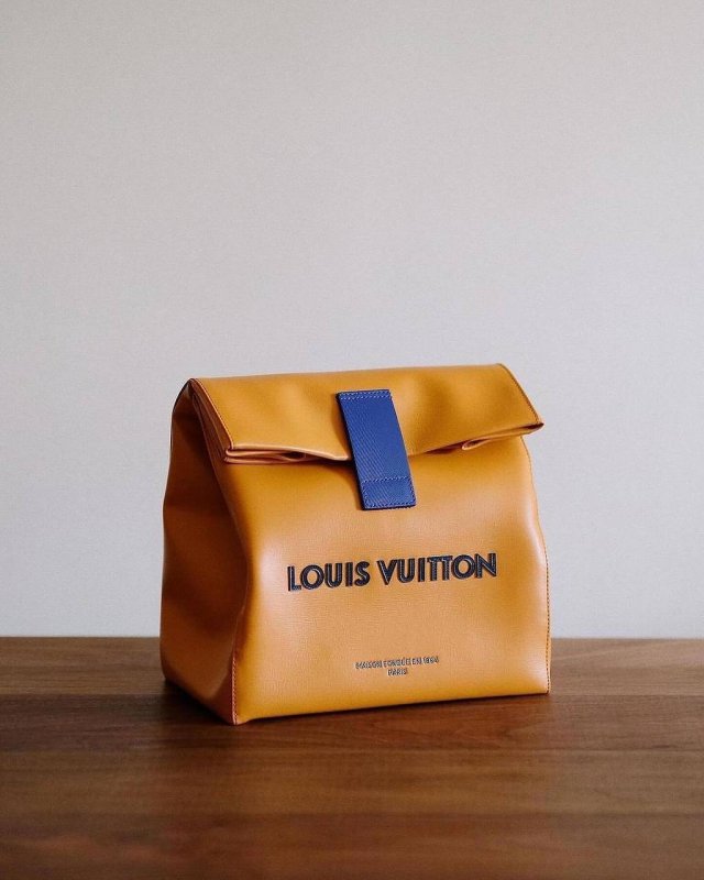Louis Vuitton выпустила сумку для офисного планктона