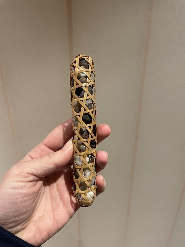 Плетёный предмет из бамбука, найденный в антикварном магазине