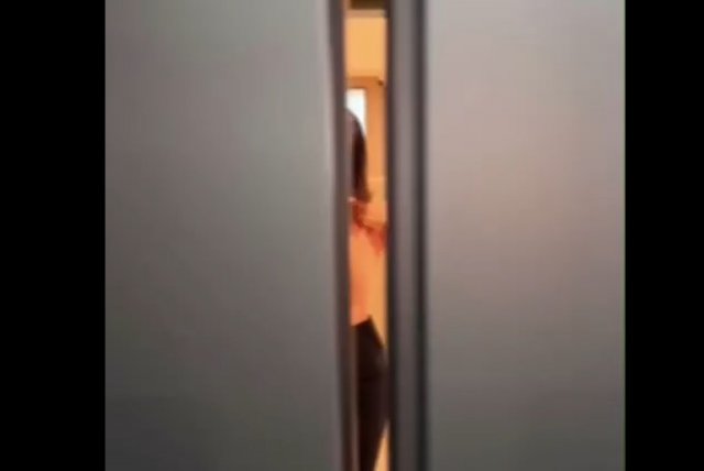 Кто там прячется за дверьми лифта