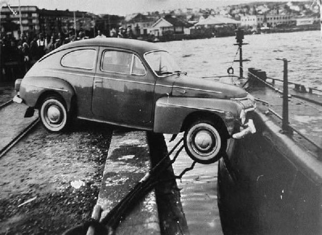 Необычная авария. Автомобиль столкнулся с подводной лодкой. Швеция, 1961 год