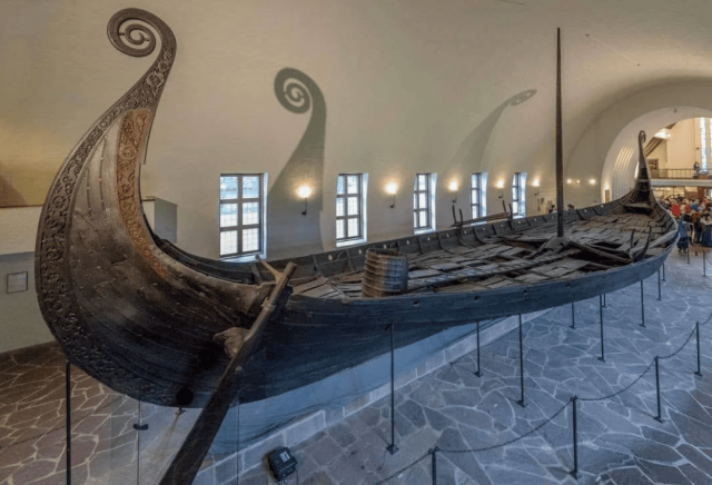 Осеберг — наиболее сохранившийся корабль эпохи викингов. Норвегия, 9 век