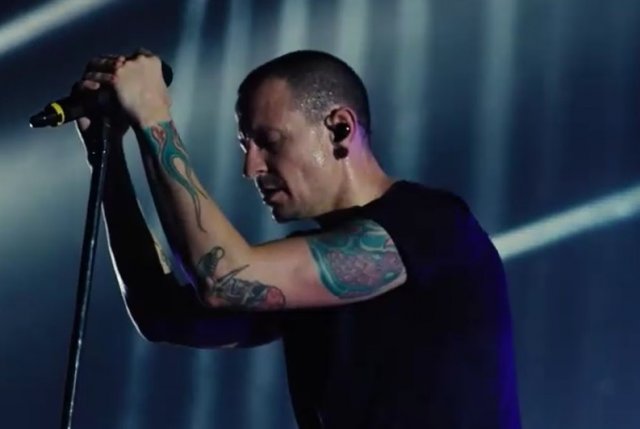 Умерший в 2017 году Честер Беннингтон спел с Linkin Park в 2024-м