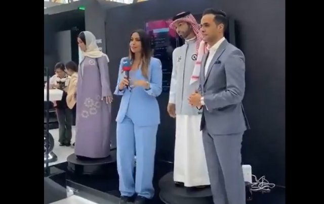 Робот-проказник на форуме в Саудовской Аравии