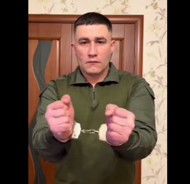 Как снять наручники без ключей