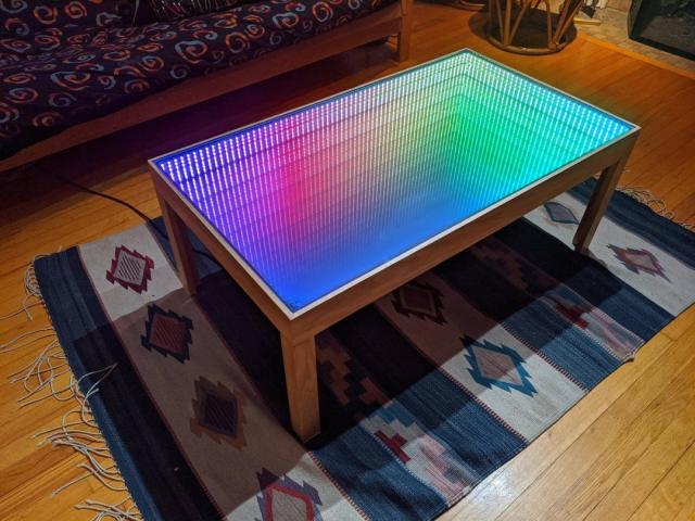 Программируемый журнальный столик с бесконечным зеркалом на 600 светодиодов