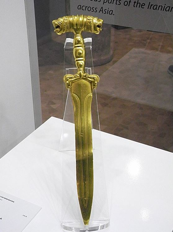Золотой персидский церемониальный меч «Акинаке»,