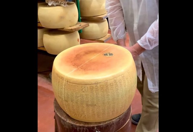 Как правильно разделывать головку сыра