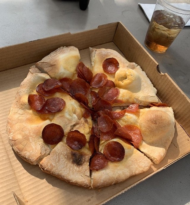 Так по мнению повара должна выглядеть пицца пеперони