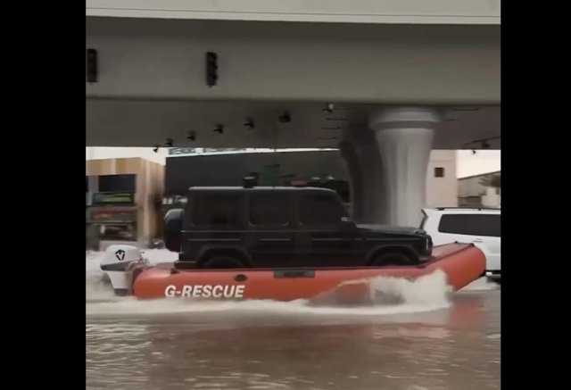 Как теперь перемещаются элитные авто после урагана в Дубае